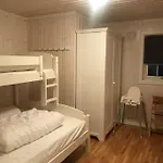 Stor Familiehytte Pa Smasaetra,