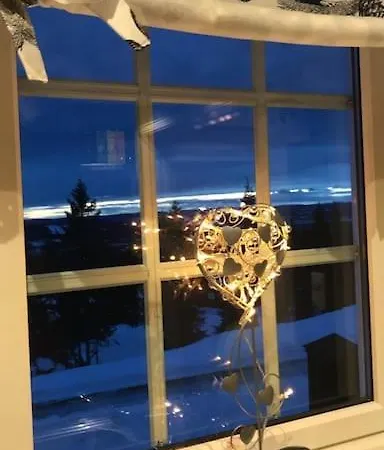 Stor Familiehytte Pa Smasaetra, Feriehus Sjusjoen