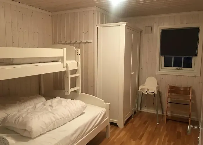 Stor Familiehytte Pa Smasaetra,